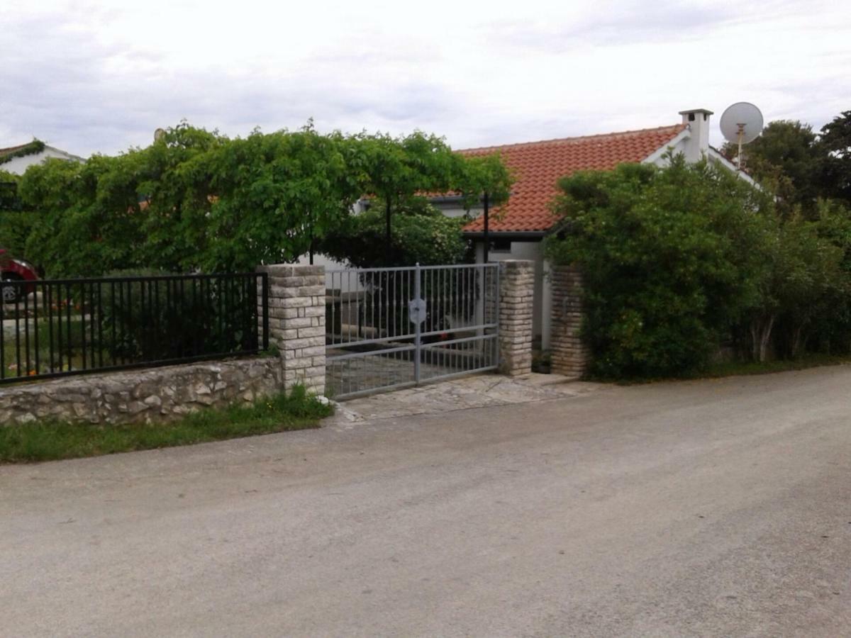 Apartment Milka بيتريتْشاني المظهر الخارجي الصورة